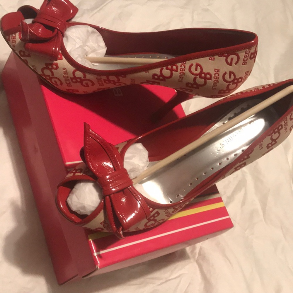 Bcbg peel toe heels